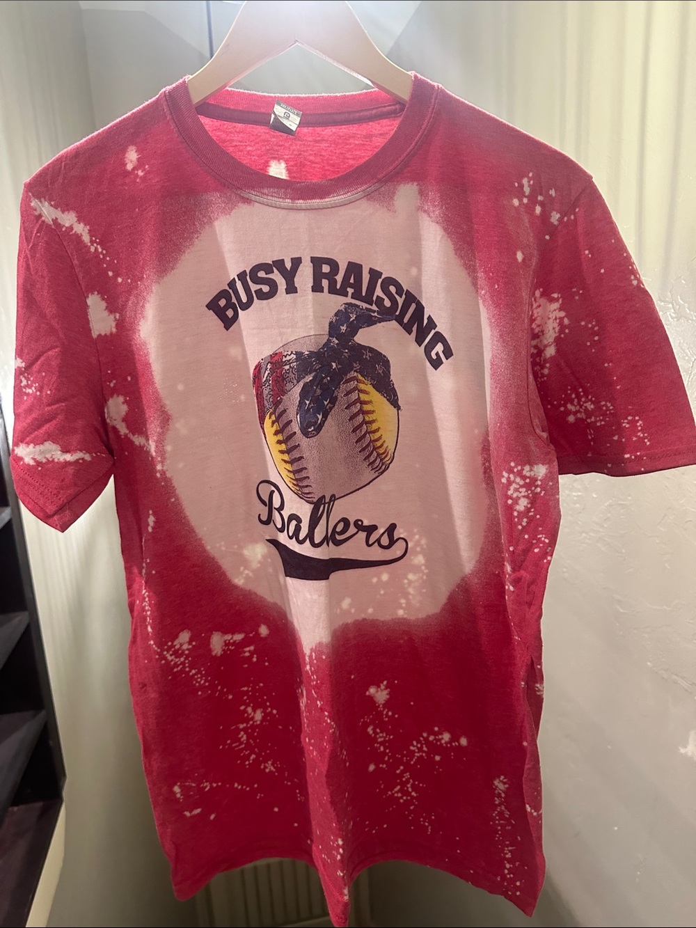 Gildan Pink and Red Bleach-Effect 'Busy Raising ballers Graphic Tee